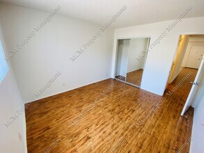 11260 Westminster Ave in Los Angeles, CA - Foto de edificio - Building Photo