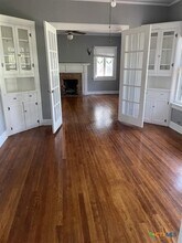 210 E Cedar St in Seguin, TX - Building Photo - Building Photo