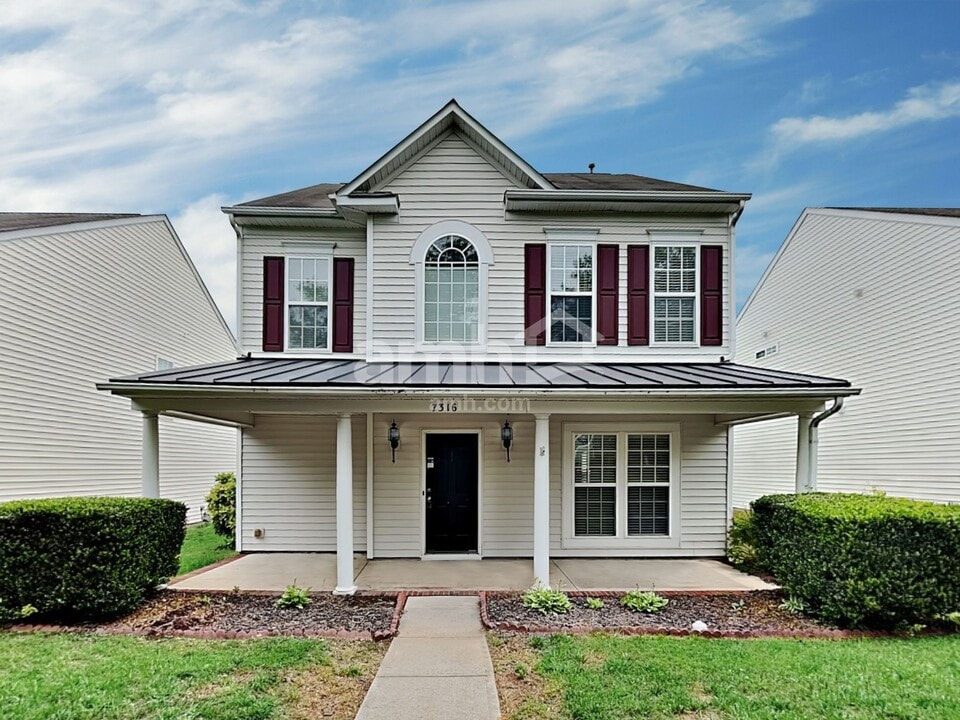 7316 April Mist Trl in Huntersville, NC - Building Photo