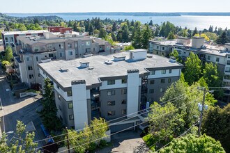 One West Condominiums in Seattle, WA - Building Photo - Building Photo