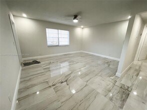 8011 NW 44th Ct in Coral Springs, FL - Building Photo - Building Photo
