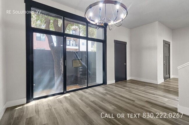 1023 Avenue B in San Antonio, TX - Building Photo - Building Photo