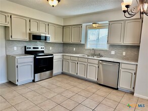 107 Nantucket Ave in Victoria, TX - Building Photo - Building Photo