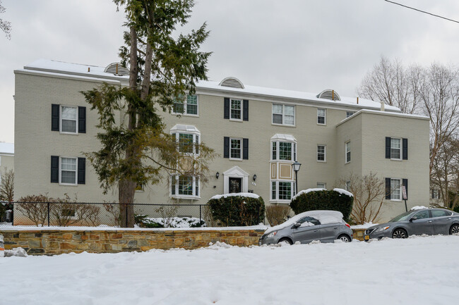 Park Glen Condo in Arlington, VA - Building Photo - Building Photo