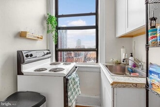 1324 Locust St in Philadelphia, PA - Foto de edificio - Building Photo