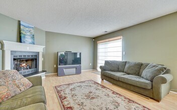 51 Richmond Ct in Tinton Falls, NJ - Building Photo - Building Photo