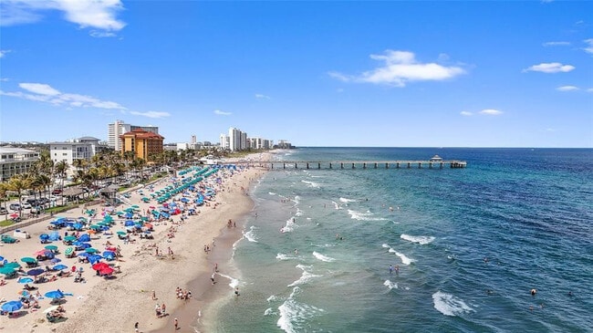 330 SE 20th Ave in Deerfield Beach, FL - Foto de edificio - Building Photo