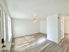 4861 Hawthorne Ln in Hamilton, NJ - Foto de edificio - Building Photo
