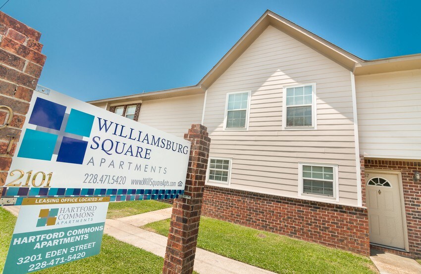 Williamsburg Square in Pascagoula, MS - Building Photo