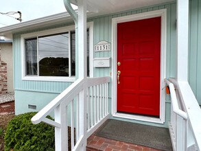 1131 Isabelle Ct in Seaside, CA - Foto de edificio - Building Photo