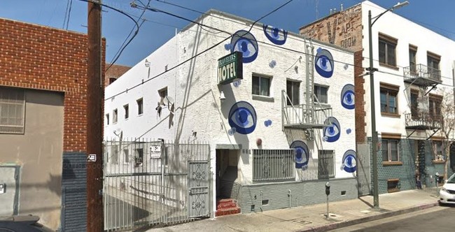 553 Ceres Ave in Los Angeles, CA - Foto de edificio - Building Photo