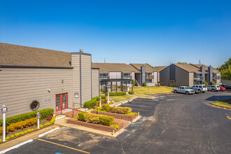 Stoneridge @ 36th Apartments in Tulsa, OK - Foto de edificio - Building Photo