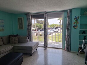 3190 N Atlantic Ave in Cocoa Beach, FL - Building Photo - Building Photo