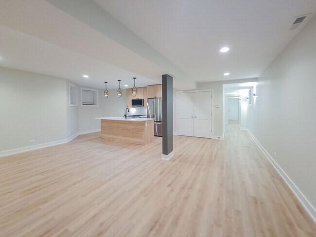 847 W Wellington Ave, Unit 3 in Chicago, IL - Building Photo - Building Photo