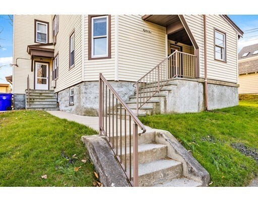 85 California St-Unit -4 in Fall River, MA - Foto de edificio