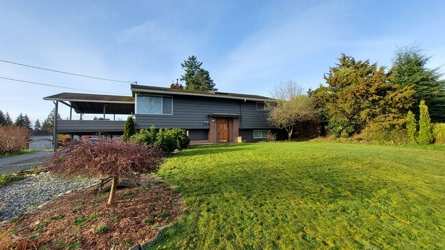 property at 9518 N Davies Rd
