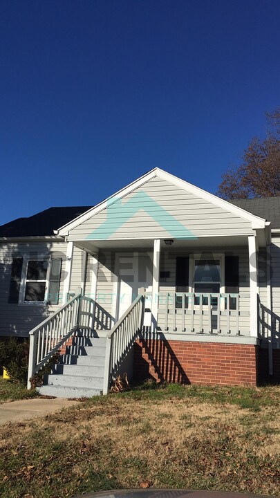 1209 Gordon St in Greensboro, NC - Building Photo