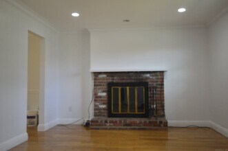 60 Homestead Ln in Brookfield, CT - Foto de edificio - Building Photo