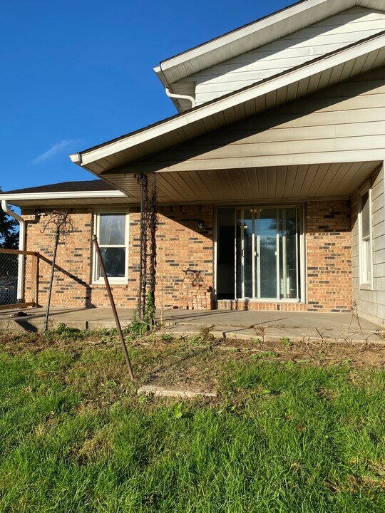 1612 E Harrison St in Martinsville, IN - Building Photo