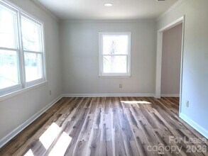 711 E John St in Matthews, NC - Building Photo - Building Photo