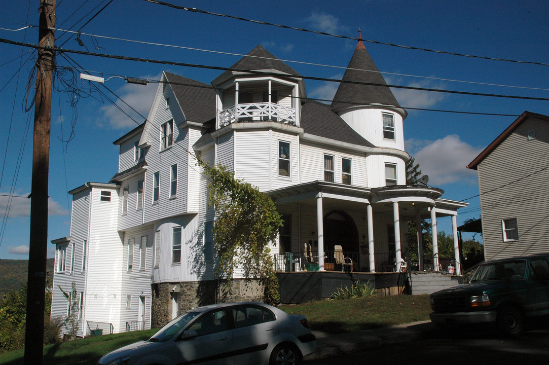 40 Church St in Pittston, PA - Foto de edificio