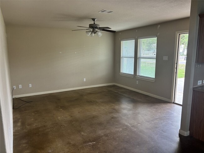 11817 13th St in Santa Fe, TX - Foto de edificio - Building Photo