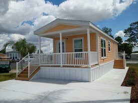24 Lily Dr in Lake Placid, FL - Building Photo