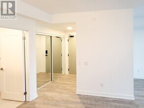 5105 Hurontario St in Mississauga, ON - Building Photo - Building Photo