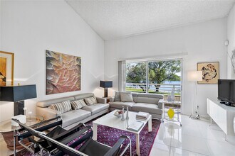 3457 NW 44th St in Lauderdale Lakes, FL - Building Photo - Building Photo