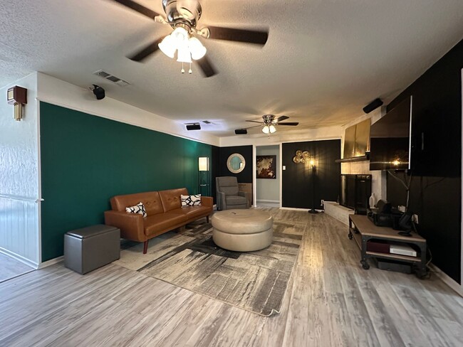 6808 Canton Ave in Lubbock, TX - Building Photo - Building Photo