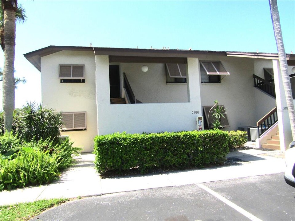 5188 Willow Links in Sarasota, FL - Foto de edificio