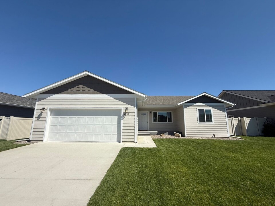 2057 Mahogany Ave in Kalispell, MT - Building Photo