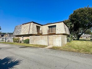 230 Lake Arbor Dr in Palm Springs, FL - Building Photo - Building Photo