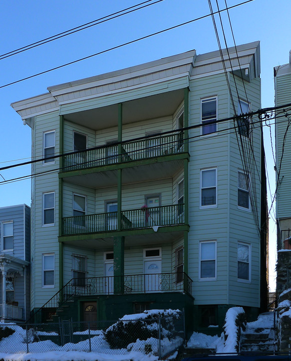 144 Linden St in Yonkers, NY - Building Photo