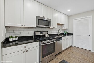 1048 Courtland Dr in Buffalo Grove, IL - Building Photo - Building Photo