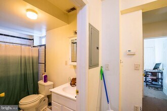 1713 Christian St-Unit -UNIT 2 in Philadelphia, PA - Building Photo - Building Photo