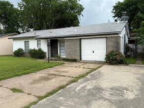 2002 Ridgewood St in Irving, TX - Building Photo - Building Photo