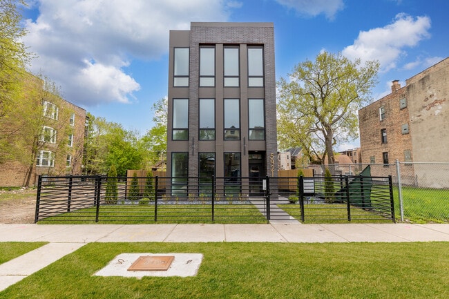 5921 S Calumet Ave in Chicago, IL - Building Photo - Building Photo