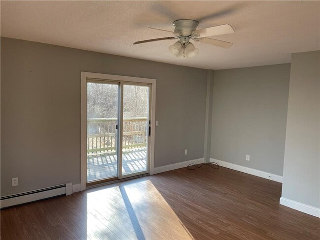 12 Beacon St in Westerly, RI - Building Photo - Building Photo