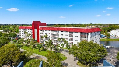 4851 NW 21st St in Lauderhill, FL - Building Photo - Building Photo