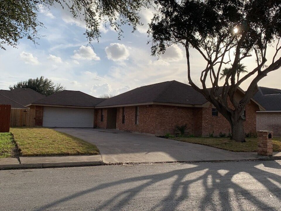 3005 Pelican Ave in McAllen, TX - Building Photo