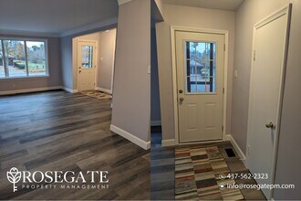 Spacious 3-Bedroom + Den Detached Home wit in Kitchener, ON - Building Photo - Building Photo