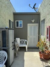 43 W 52nd St, Unit B in Long Beach, CA - Foto de edificio - Building Photo