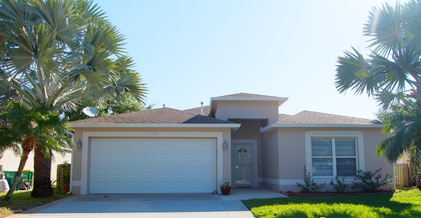 500 Wickham Lakes Dr in Melbourne, FL - Building Photo
