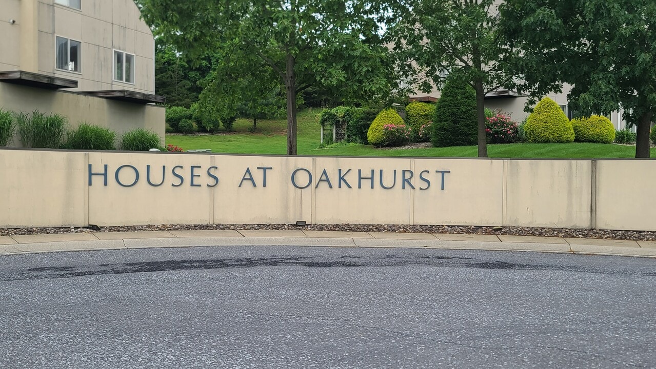 122 Blue Ridge Cir, Unit OAKHURST in Harrisburg, PA - Foto de edificio
