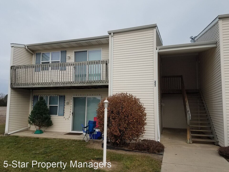 217 Tanglewood Dr-Unit -Apt. D in Goshen, IN - Foto de edificio