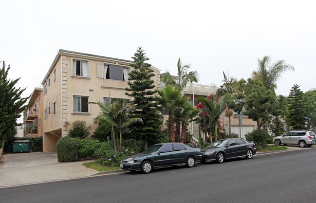 1102 Euclid St in Santa Monica, CA - Foto de edificio - Building Photo