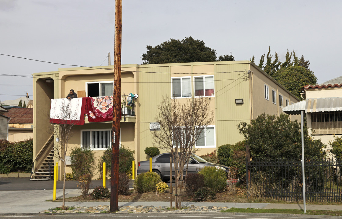 1750 E 21st St in Oakland, CA - Building Photo