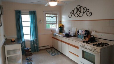 12 Peirce St, Unit 12 in Waltham, MA - Foto de edificio - Building Photo