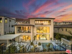 20312 Willoughby Ln in Los Angeles, CA - Building Photo - Building Photo